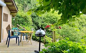 la chambre d hotes de marie indépendante et sa terrasse avec vue panoramique proche alpes mancelles